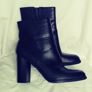 Circus by Sam Edelman black zip boots